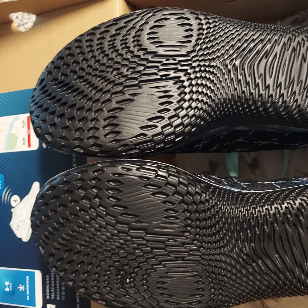 Women's Size 9 Under Armour Black and Blue Running Shoes Bluetooth Connection - Picture 6 of 7